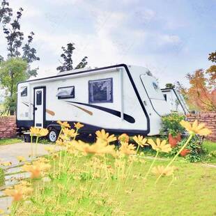 未来舱营地拖挂房车可移动便捷式休息驿站豪华带淋浴海景房车