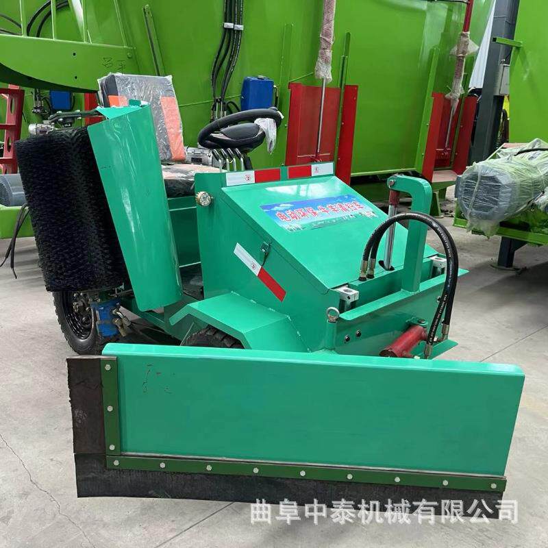 养牛场草料清扫车电动四轮推料铲草机小四轮电动款自动推草车