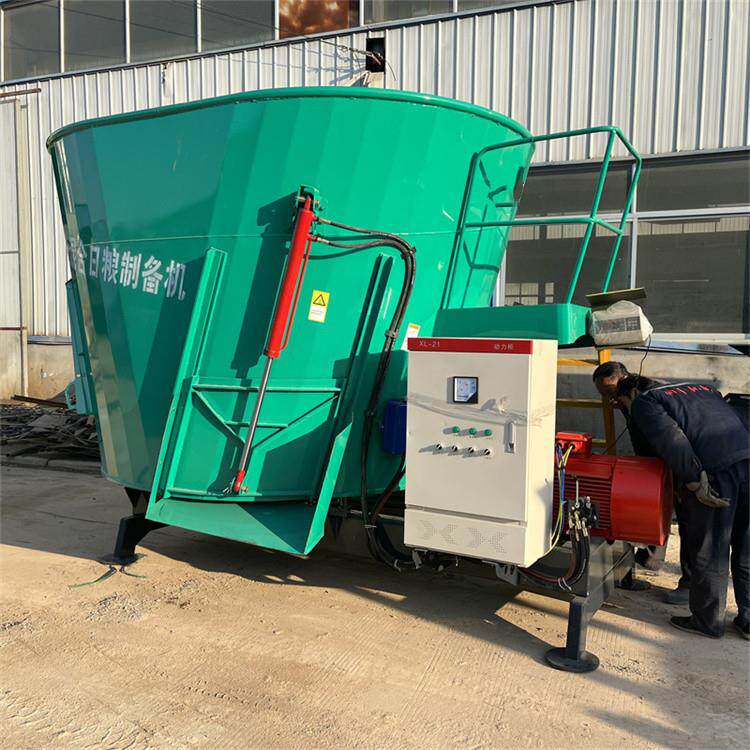 36立方三立轴粉碎搅拌机液压开仓TMR拌料机牧场全日粮混合机