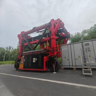 靖起厂家储能跨运车可移动集装箱吊机自动化新能源行业应用