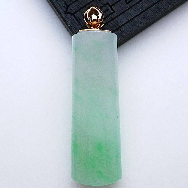 18K金镶玉扣头挂件翡翠正品淡绿双彩素面柱形平安无事牌吊坠6.40g,珠宝/钻石/翡翠,颈饰,淘宝优惠券,粉丝福利购,淘宝优惠卷