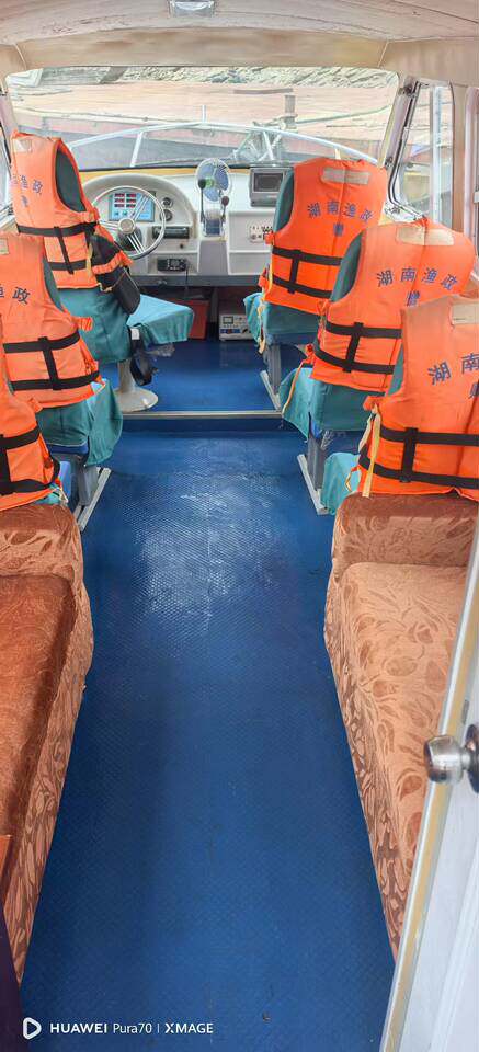 无证交通艇一艘