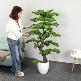 仿真植物盆栽迎客松，客厅玄关摆件大型绿植，室内装饰假树花景幸福树