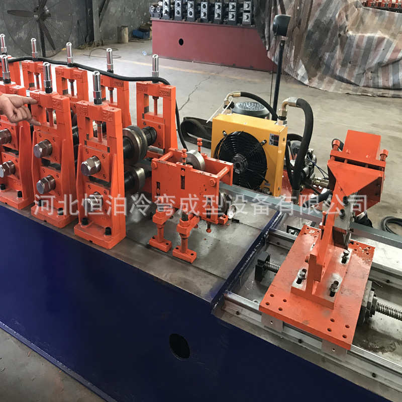 U型龙骨设备轻钢龙骨机全自动压型设备一键换型冲孔不停机剪断