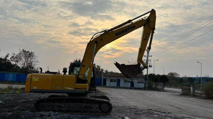 1月10日重庆240挖掘机网络拍卖公告