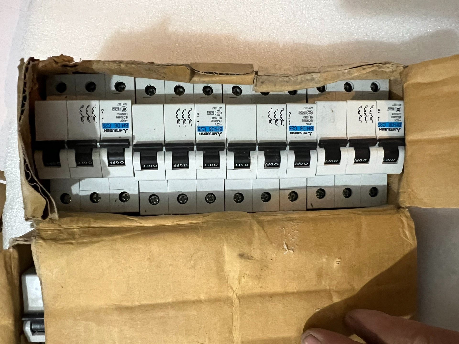 全新三菱小型断路器，型号BH-D 3P