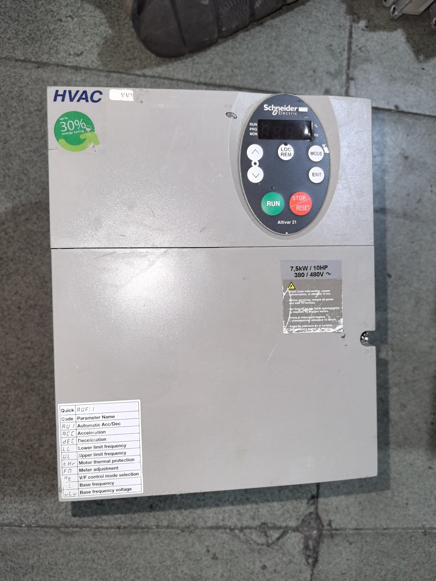 施耐德变频器 实物图 功能包好 成色不错 ATV21HU75