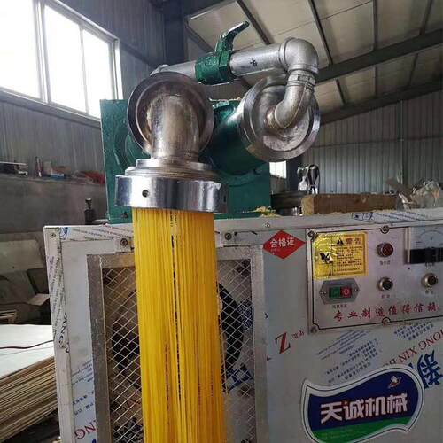 现场操作全自动玉米面条机 出机自熟米线机冷面机