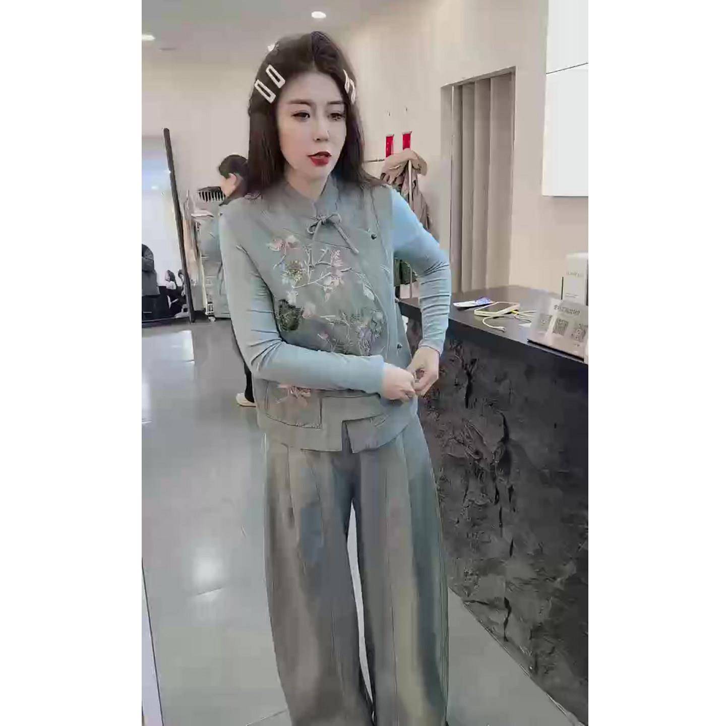 新品网红国风时尚套装女2026春季新款刺绣马甲+打底衫+阔腿裤三件