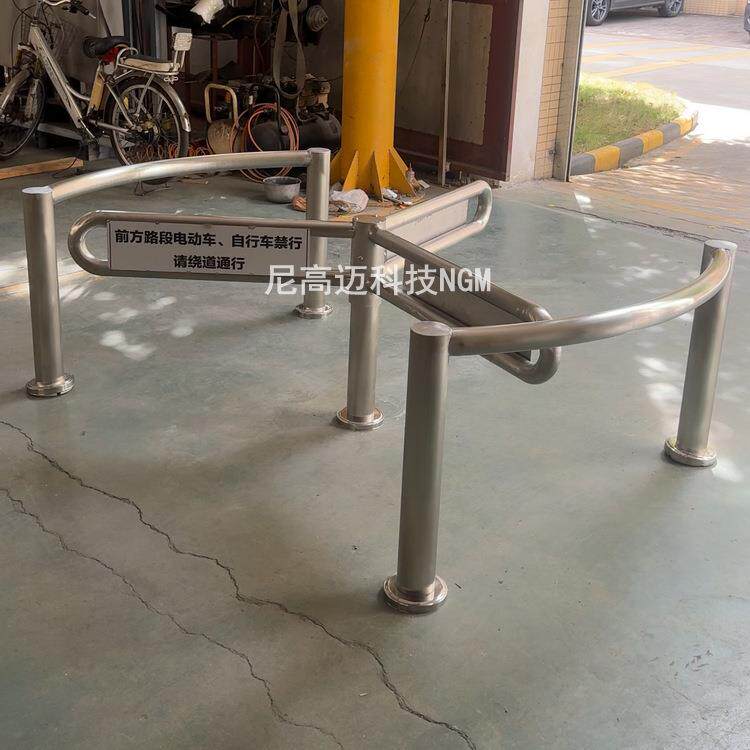 小区出入口手推婴儿车方便通过的不锈钢旋转门 可防止电动车入内