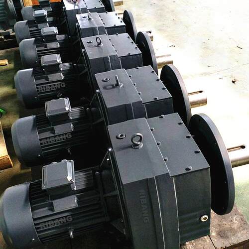 RF147硬齿面齿轮减速机变速机广泛用于输送机搅拌机械领域