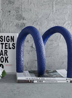 现代简约蓝色几何树脂抽象绳结摆件样板间售楼处书房客厅软装饰品