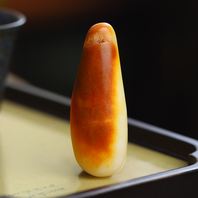 金手指！天然新疆和田玉枣红皮洒白玉