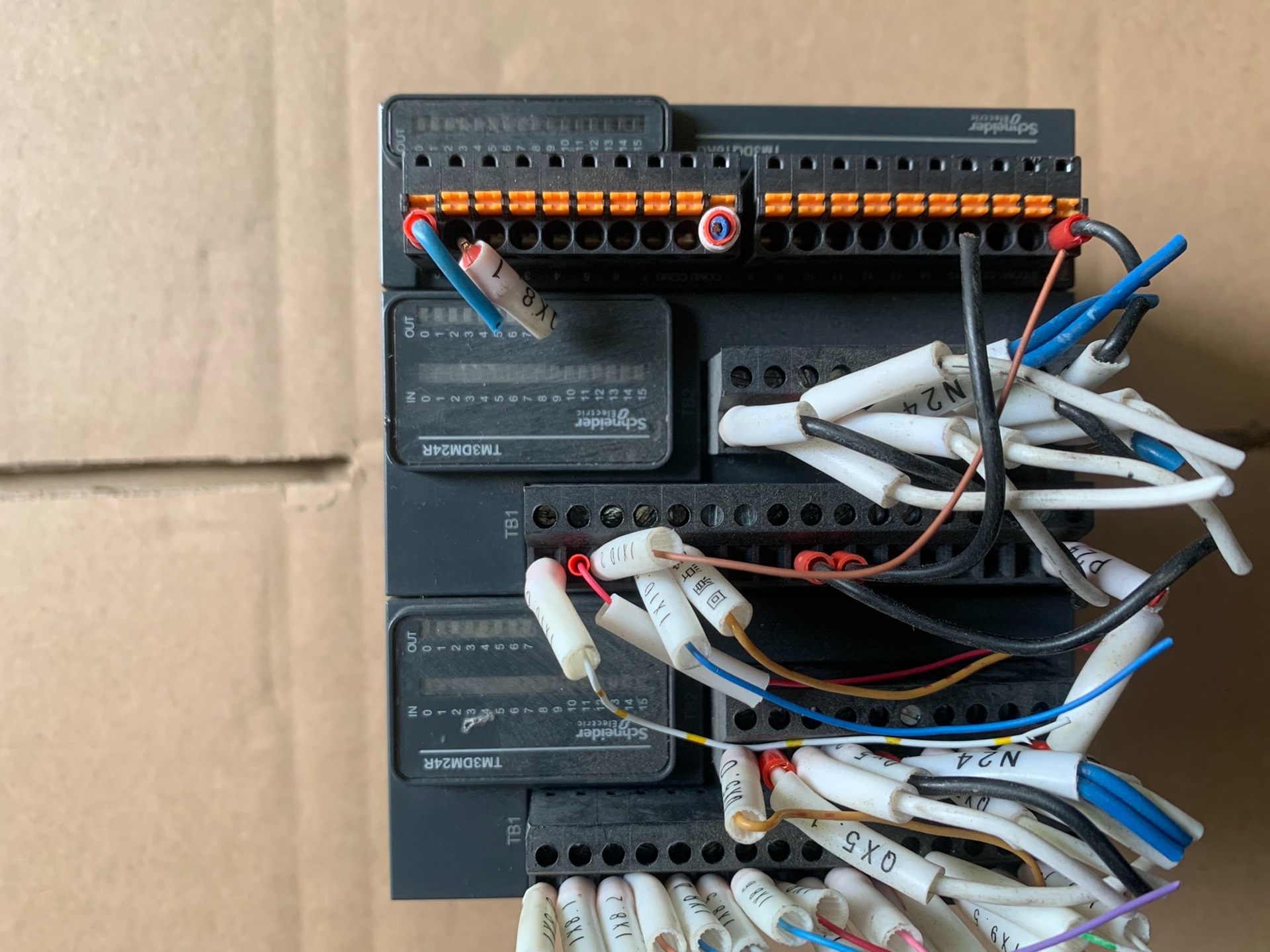 施耐德、TM3DM24R、二片、TM3DQ16RG一片成色如