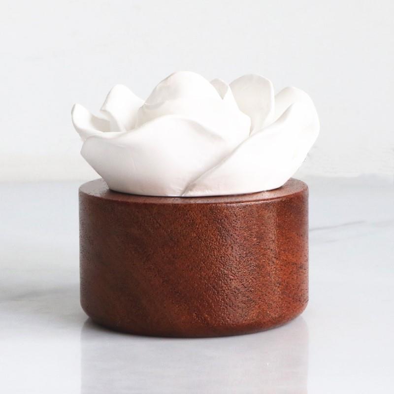 现货室内香氛精油石创意家居香薰木底座石膏玫瑰花车载扩香石摆件