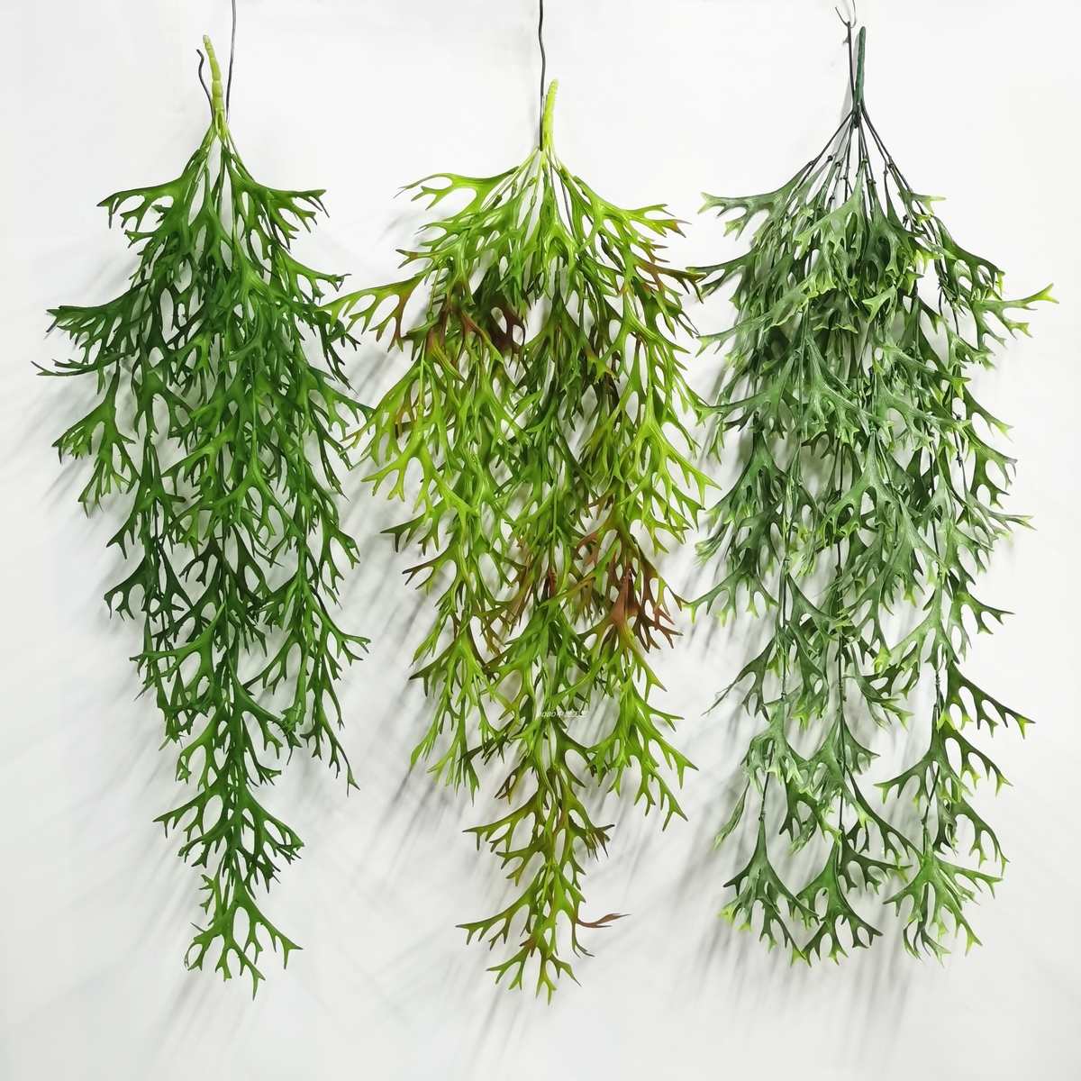仿真鹿角壁挂吊兰假花垂吊绿色植物蕨类墙壁管道吊顶装饰蕨叶藤条