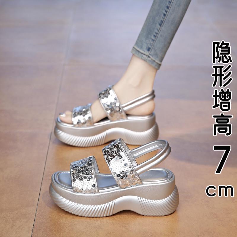 香港真皮厚底银色凉鞋女夏外穿2026新款亮片增高配裙子罗马沙滩鞋