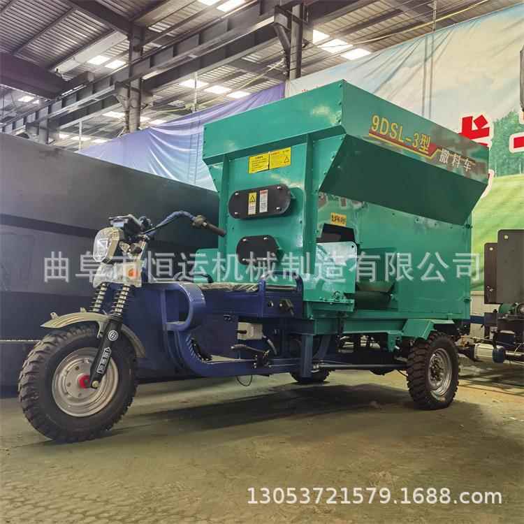 自走式撒料FTM草牛羊饲料喂车双车侧下草料投料车