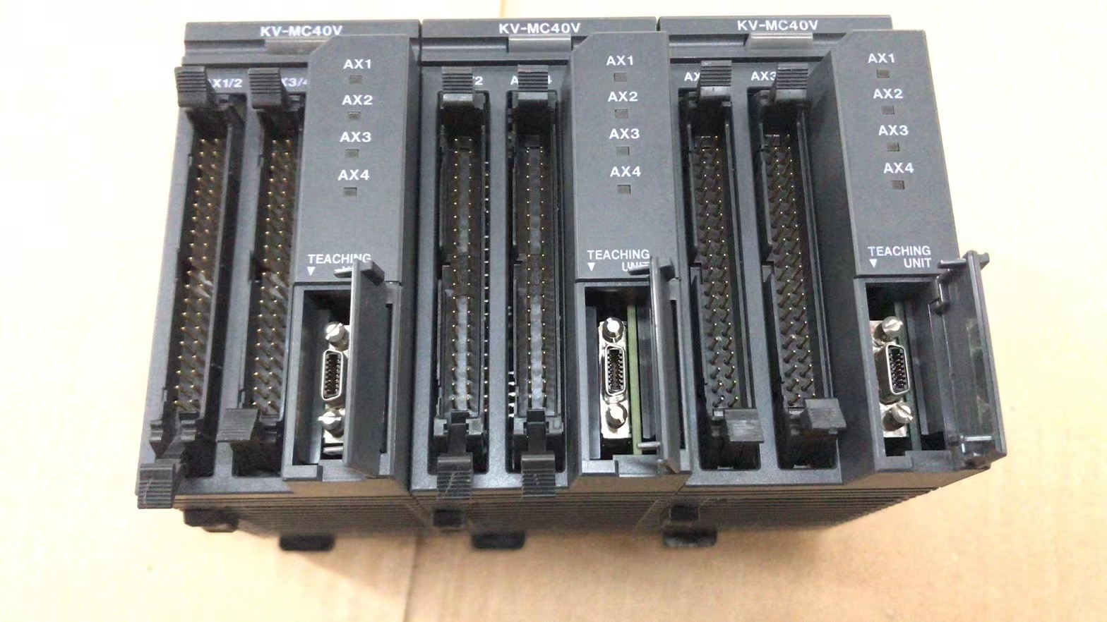 基恩士模块KV-MC40V，功能包好，实物图片