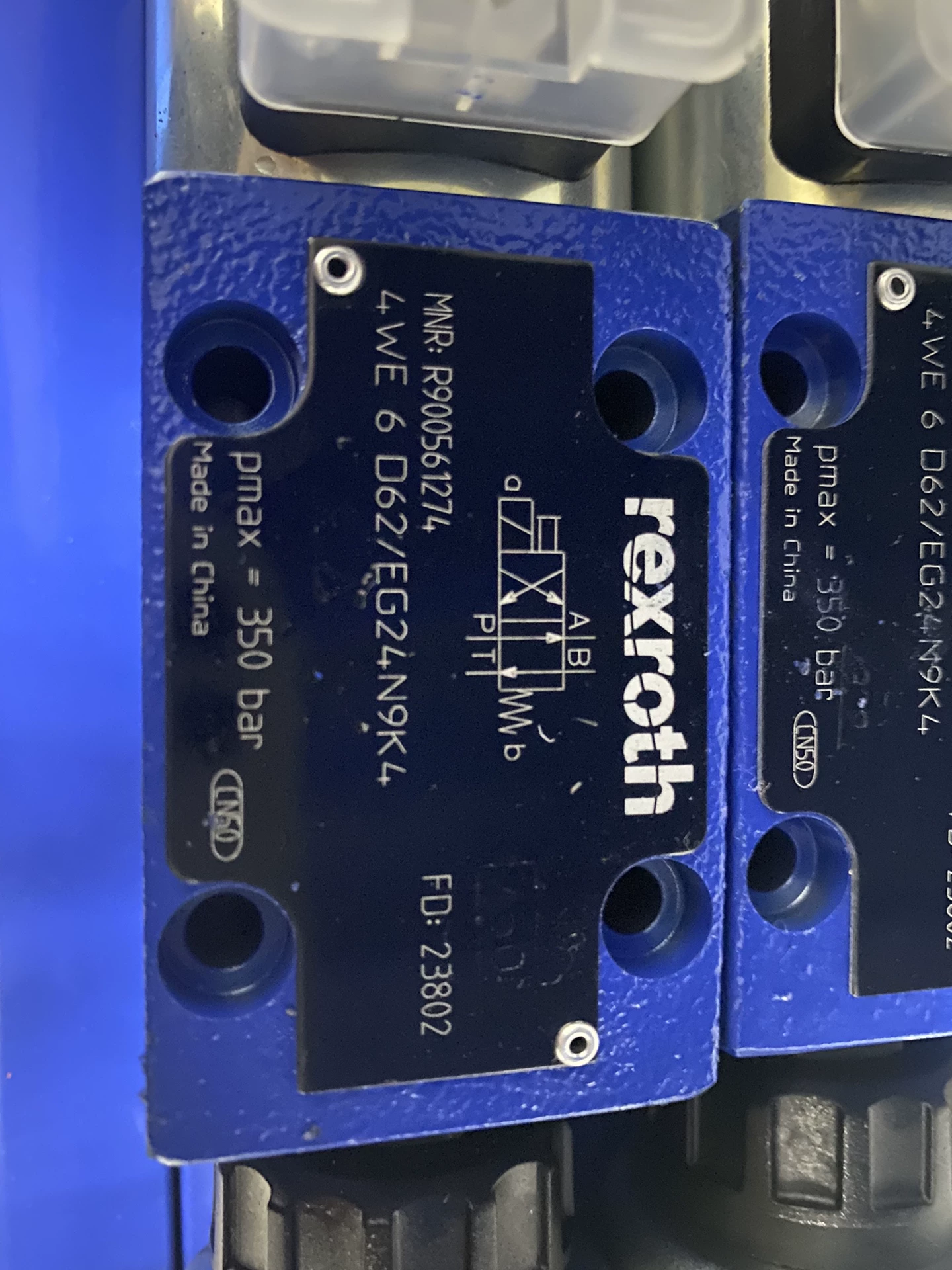 Два электромагнитных клапана Rexroth с демонтированного оборудования.