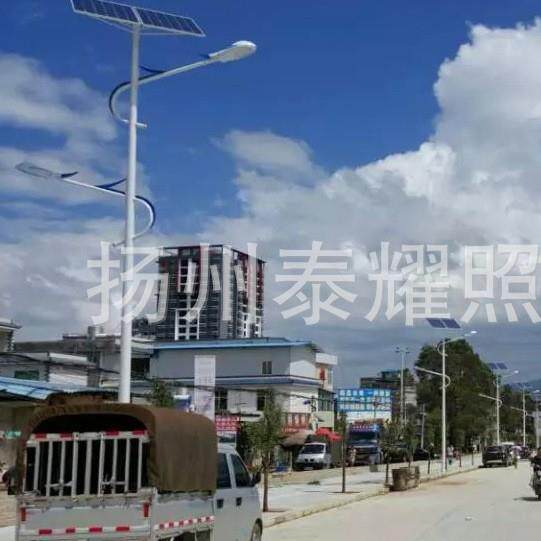 云南农村8米6米高低臂太阳能LED路灯小区路灯厂里路灯图片价格