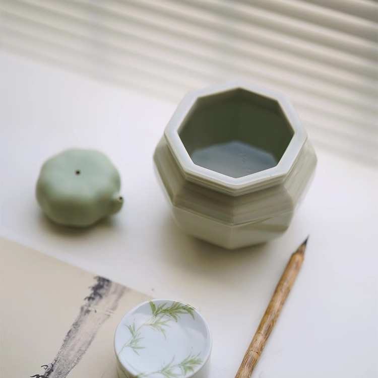 瓷器口-越窑青釉雕刻八棱笔洗 建水 书法 国画 文房雅玩 洗毛笔