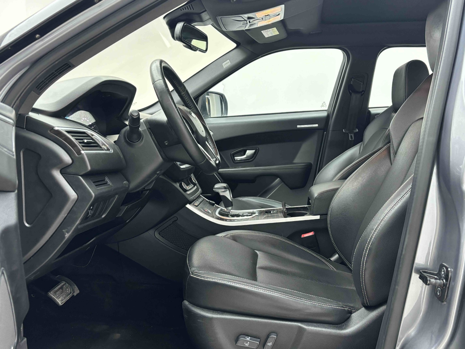 2018 Landwind X7 leather seats