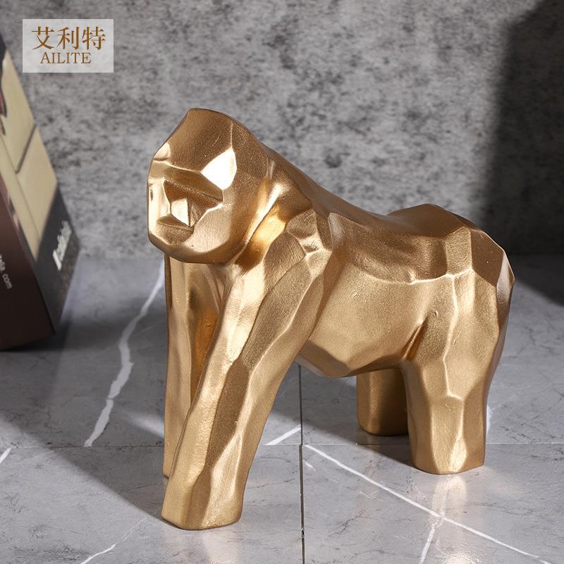 现代简约树脂工艺装饰品客厅房间家具几何金色猩猩落地摆件