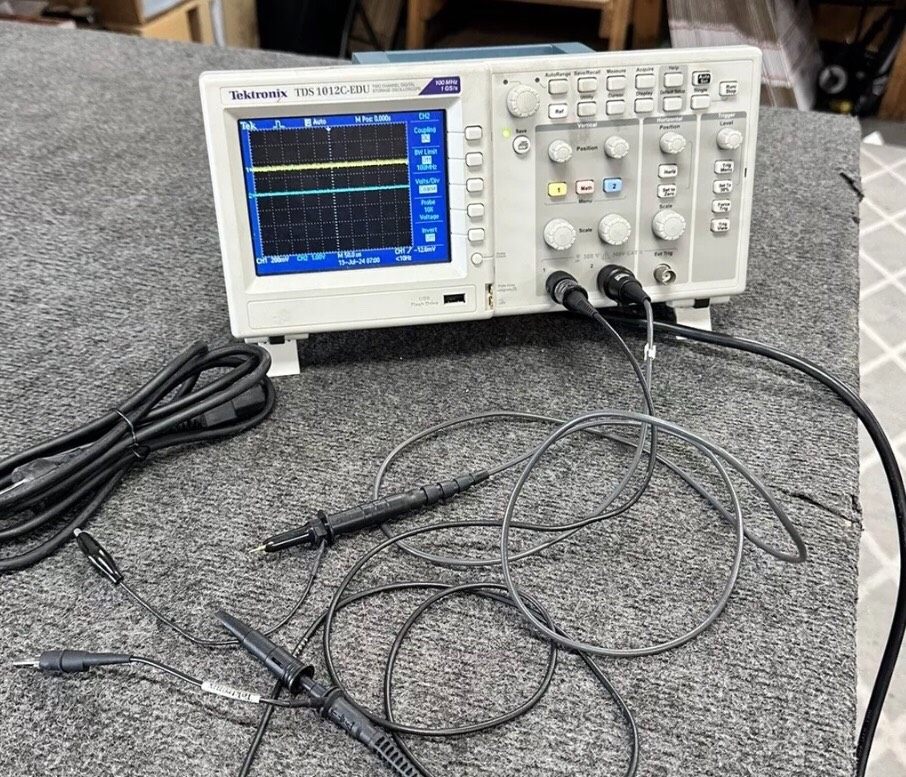 泰克TDS 1012C EDU彩色数字示波器，带TPP010