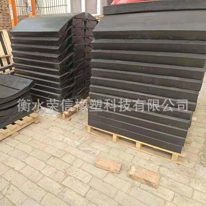 金属卷板橡胶鞍座钢管船用铝材u型垫片钢卷固定胶座垫耐磨