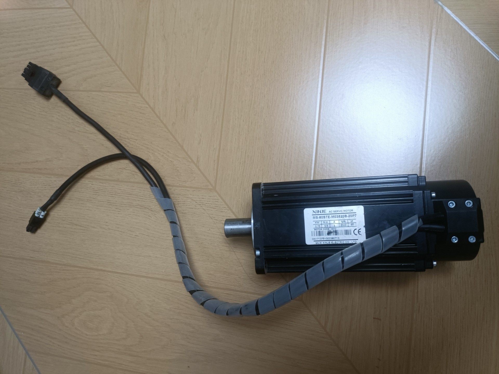 750w信捷伺服电机单电机1台，型号MS-80STE-M03