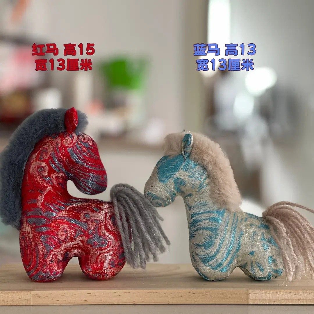 【中号】宋锦小马摆件2026马年属马生肖马摆件红色小马蓝色小马,节庆用品/礼品,挂饰/生肖挂饰,淘宝优惠券,粉丝福利购,淘宝优惠卷
