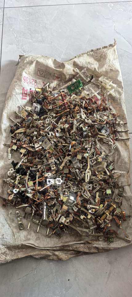 4月13日北京市标95928G：银触点31斤网络拍卖公告