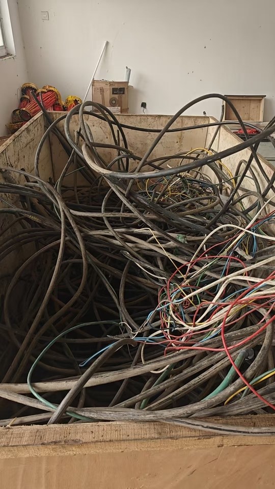 1月3日温州机械公司名下电缆、铁芯线、断路器网络拍卖公告