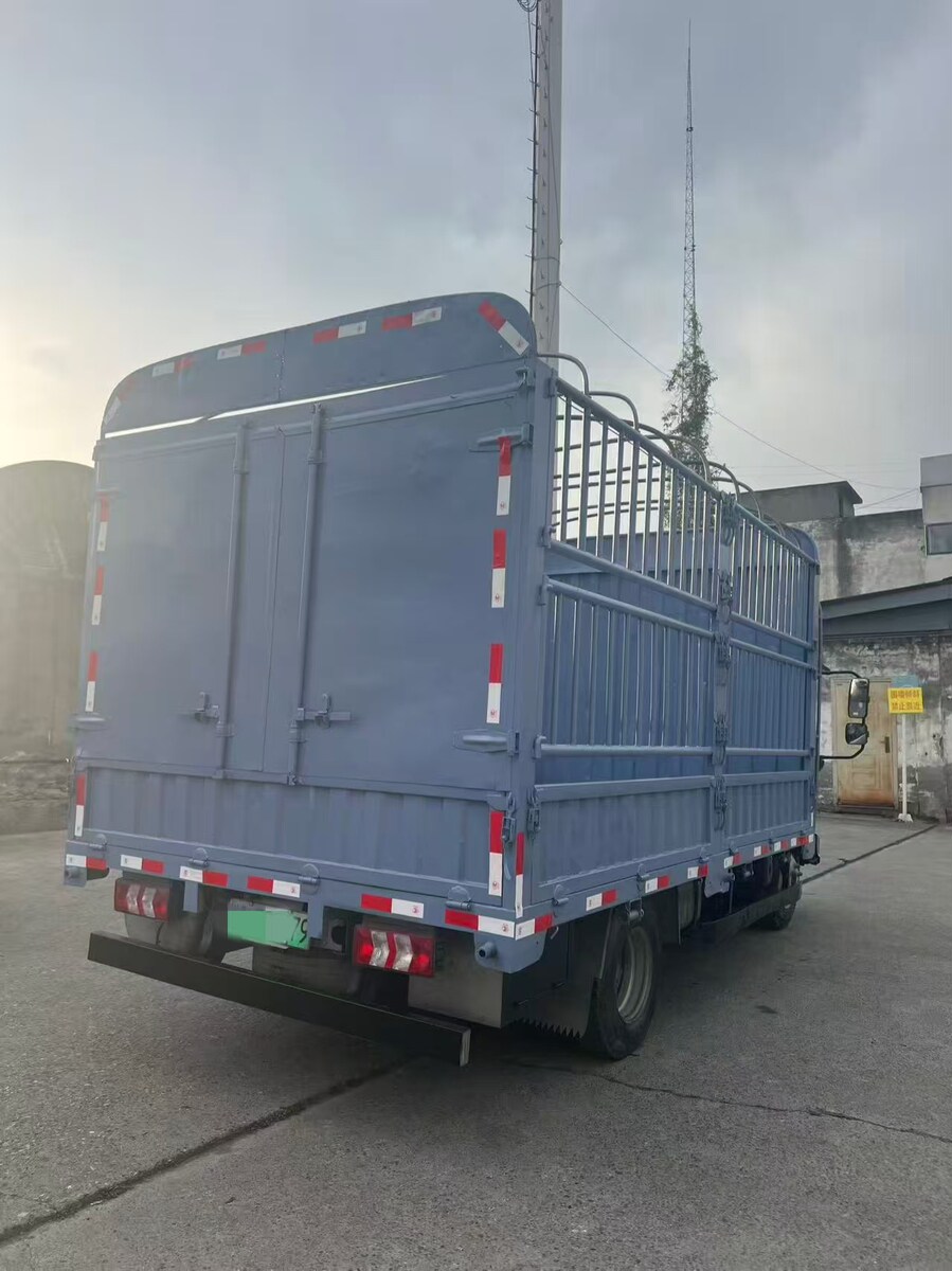 4月30日成都市23年上牌江淮骏铃4.2米混动仓栏式货车自动挡资料齐全可过户网络拍卖公告