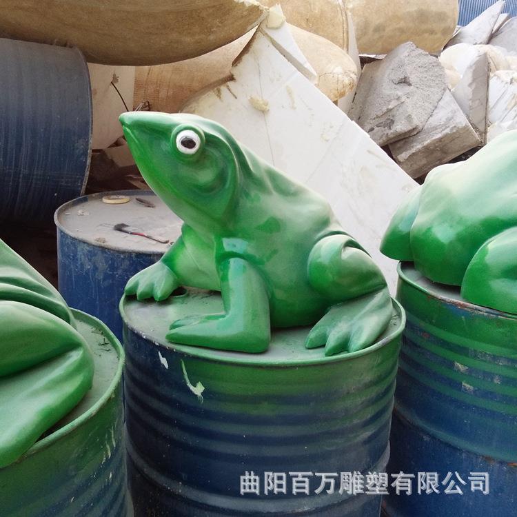 青蛙雕塑 可喷水青蛙雕塑 玻璃钢动物摆件