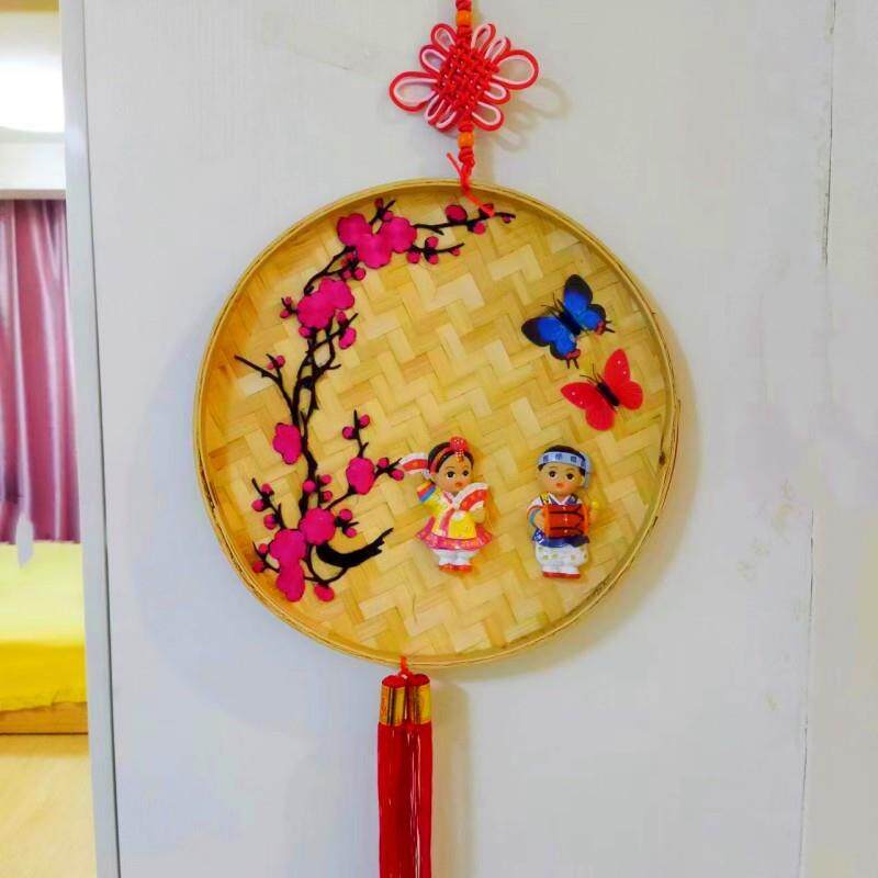 朝鲜族韩服人偶玄关背景家居装饰壁挂料理店饭店竹筐木框挂饰流苏