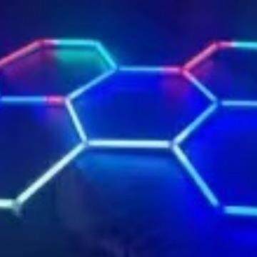 RGB幻彩车库灯洗车房110V蜂窝灯欧美车库灯彩光灯管多功能六边形