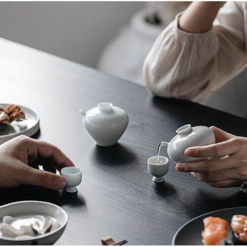 陶瓷小酌酒具套装一壶一杯酱香型一人饮专用家用酒器高脚酒杯酒壶