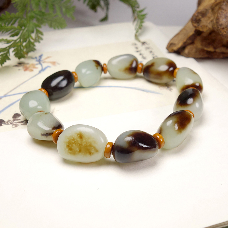 收藏级新疆和田玉黑皮籽料原石肉质细腻油润石来运转手串51.17克