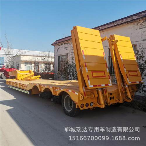 （厂家生产）工程机械用13米钩机板爬梯运输半挂车可分期付款