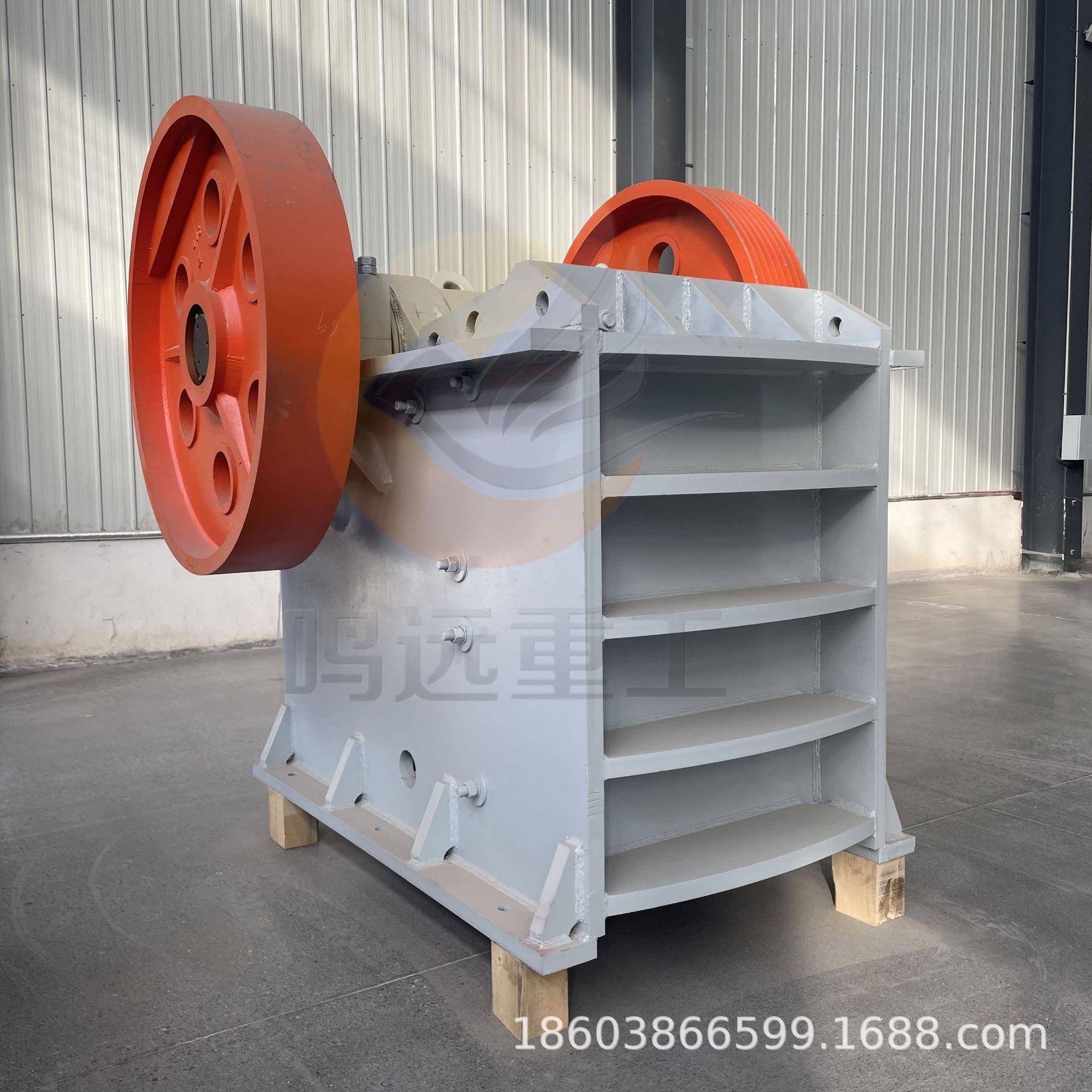 油电两用建筑垃圾老虎口破碎机河卵石破碎机移动式鄂破