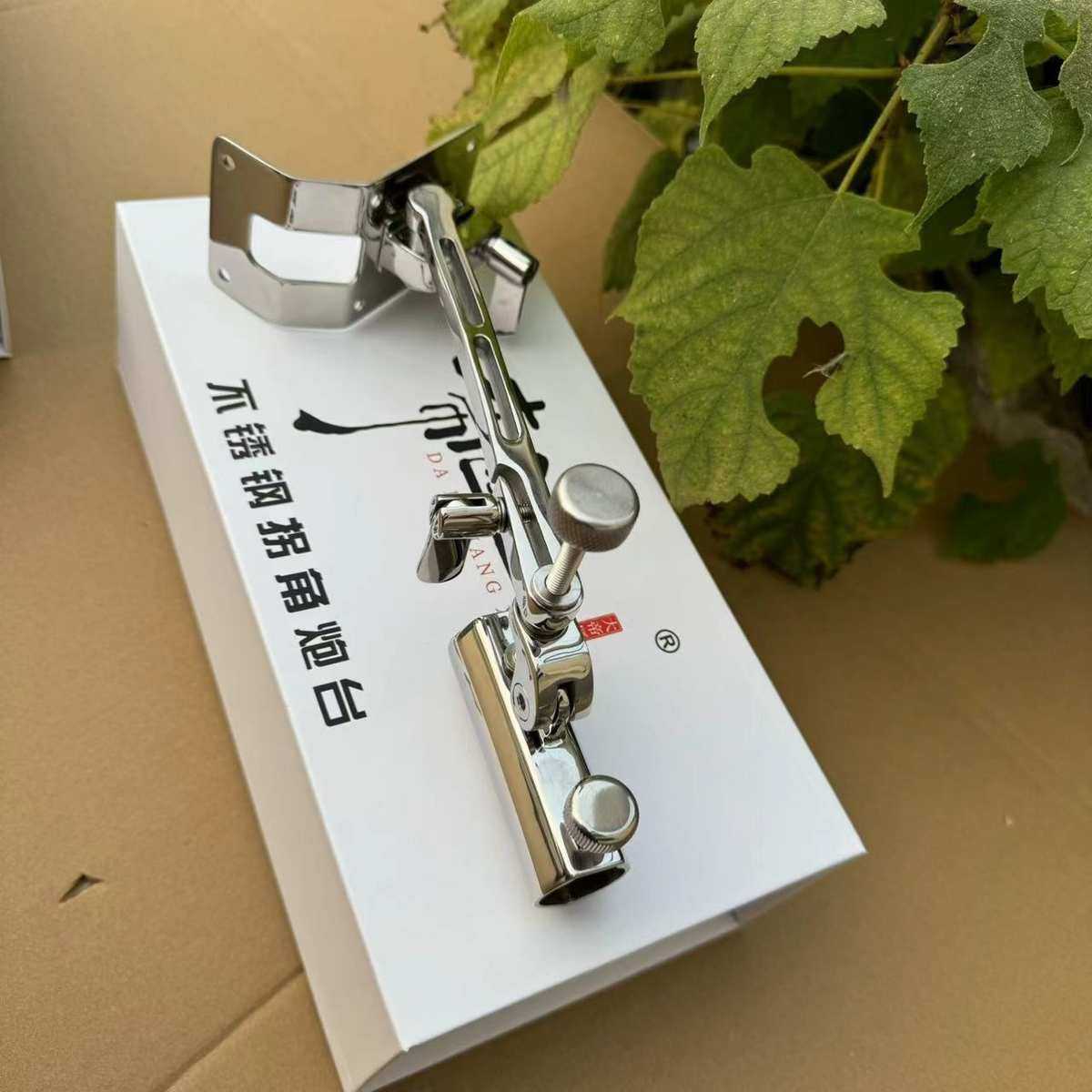 钓箱配件不锈钢万向炮台架拐角炮台座适合直角斜角钓箱包角炮台