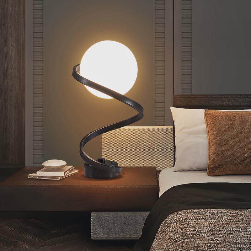 床头灯卧室新款创意个性设计感简约台灯书桌阅读灯护眼氛围小夜灯