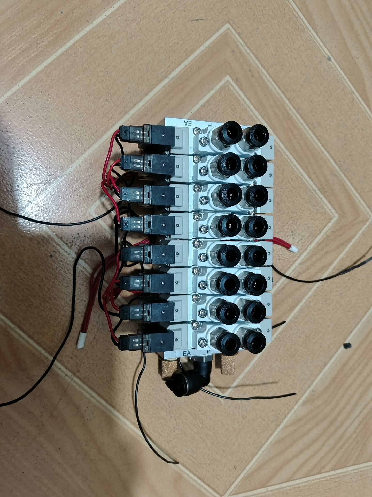 国产电磁阀SY5120-5LZD-01，功能正常，成色为实图