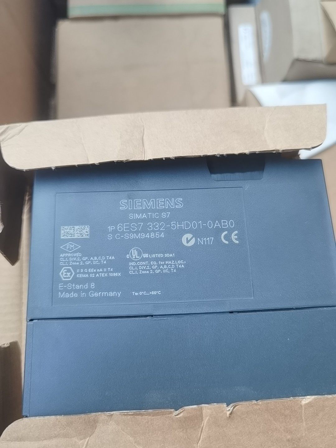 6ES7 332-5HD01-0AB0  全新未使用，仅此一