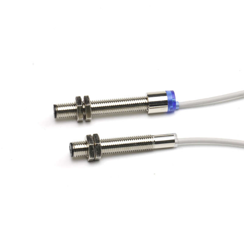 M8红外感应漫反射光电开关传感器E3HT-DS15E1感应器2-15cm可调24v