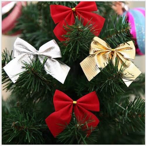 Christmas tree decorated with bows for Christmas gifts蝴蝶结