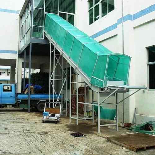 广州厂家直销爬坡带雨蓬皮带机卸货输送带带雨棚爬坡皮带输送机