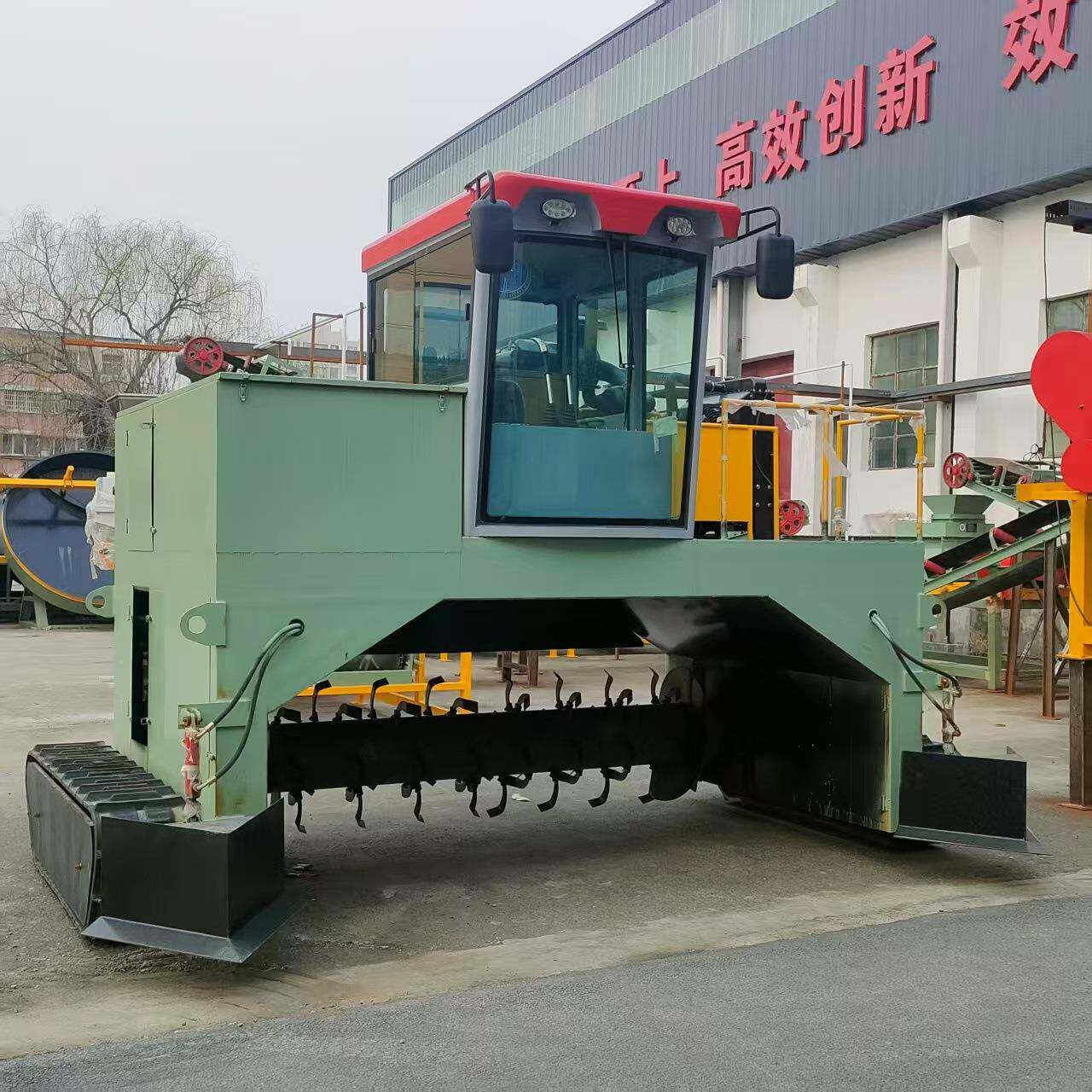 热卖自走式畜牧养殖有机肥发酵翻抛机液压履带翻堆机自动程度高